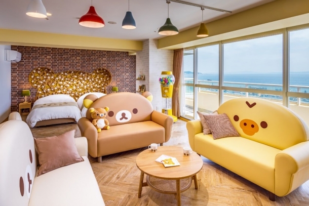 日本酒店 Rilakkuma 主題住宿！鬆弛熊造型梳化、打卡牆，還有粉色裝潢白熊套房！