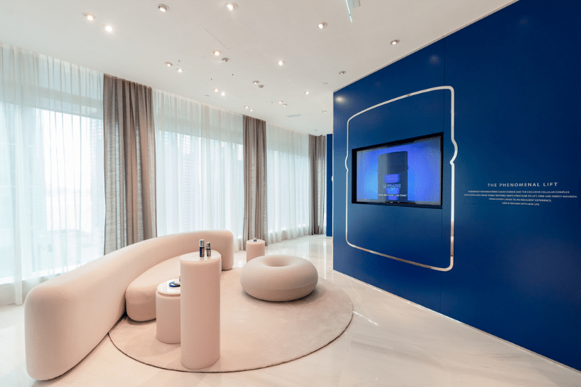 La Prairie Cobalt Café